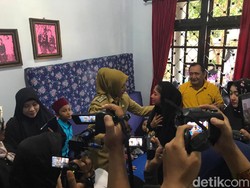 Sampaikan Duka Mendalam, Bupati Jember Bertemu Dewi Perssik