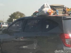 Jangan Diulang! Mudik Bawa Barang di Atas Mobil Hanya dengan Tali Jangan Diulang! Mudik Bawa Barang di Atas Mobil Hanya dengan Tali