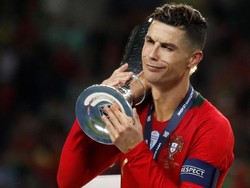 Ronaldo Kini Punya Dua Trofi Internasional, Messi...?