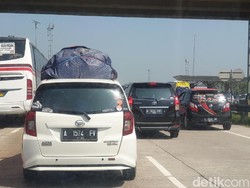 Ketika Oleh-oleh dari Kampung Diikat di Atap Mobil dengan Tali Tambang Seadanya