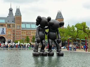 KAWS Rilis Karya Eksklusif untuk Galang Dana COVID-19 KAWS Rilis Karya Eksklusif untuk Galang Dana COVID-19