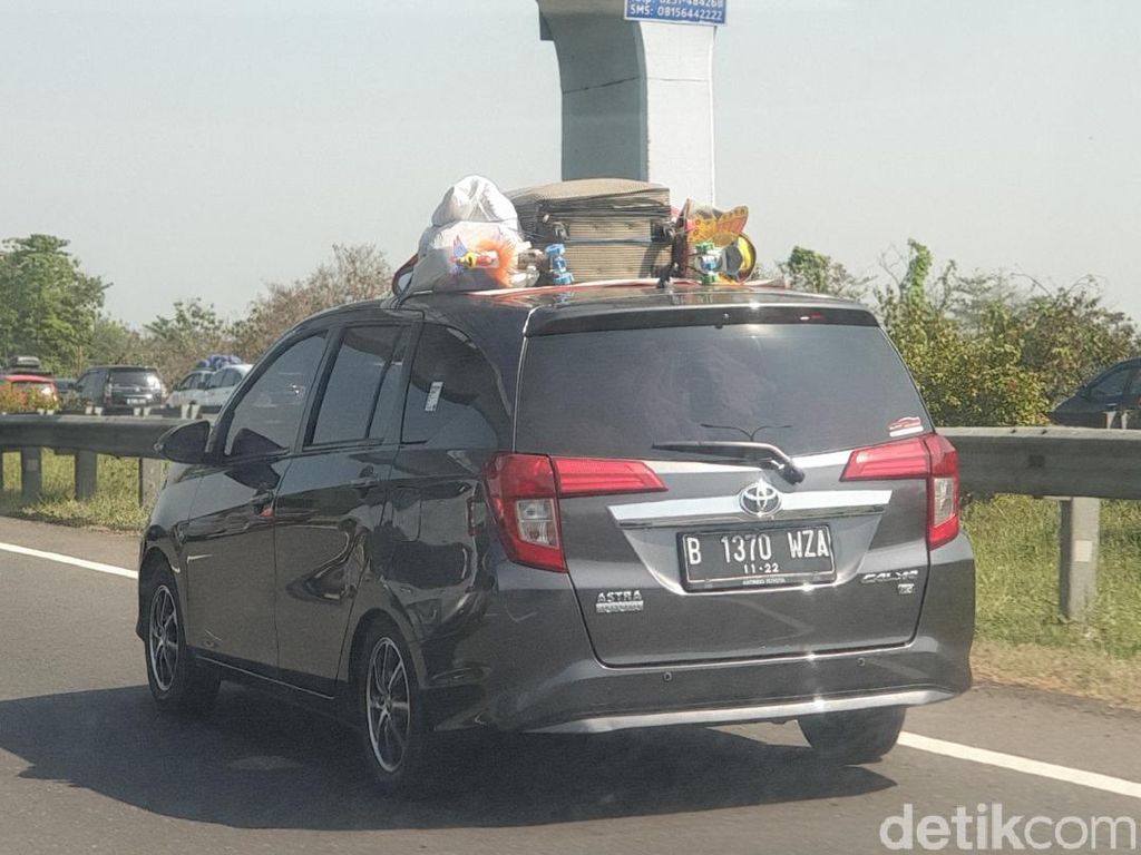 Bawa Barang di Atap Mobil dengan Cara Seadanya, Itu Bahaya! Bawa Barang di Atap Mobil dengan Cara Seadanya, Itu Bahaya!