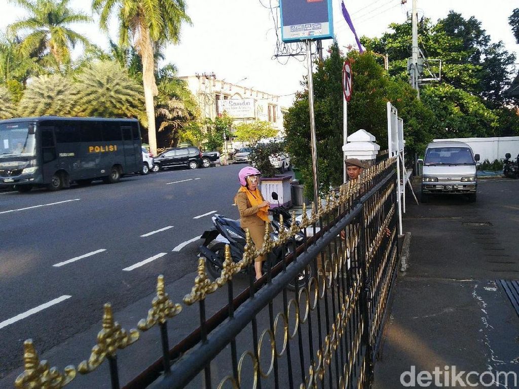 Kesiangan, Sejumlah PNS di Pemkab Ciamis Tak Ikut Apel Pagi Kesiangan, Sejumlah PNS di Pemkab Ciamis Tak Ikut Apel Pagi