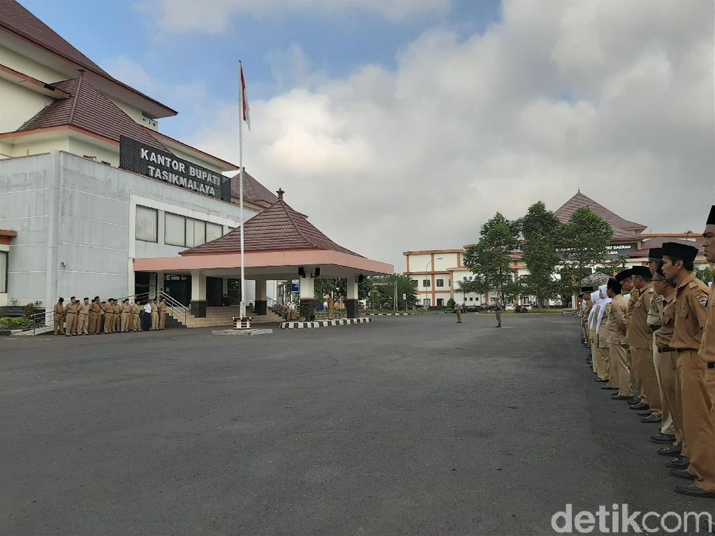 Apel Pertama Usai Lebaran, PNS Tasikmalaya Kesiangan Apel Pertama Usai Lebaran, PNS Tasikmalaya Kesiangan