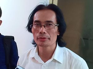 Hendak Menikah, Pria Ancam Penggal Jokowi Ajukan Penangguhan Penahanan Hendak Menikah, Pria Ancam Penggal Jokowi Ajukan Penangguhan Penahanan