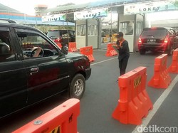 Aktivitas Relawan Manifes di Pelabuhan Ketapang Saat Arus Mudik dan Balik