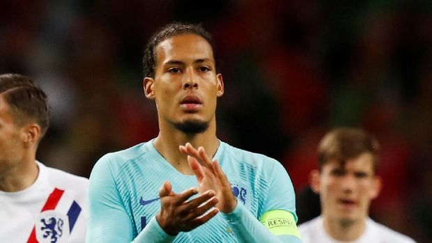 Jamie Carragher menilai Virgil van Dijk sulit memenangkan Ballon d'Or musim ini.