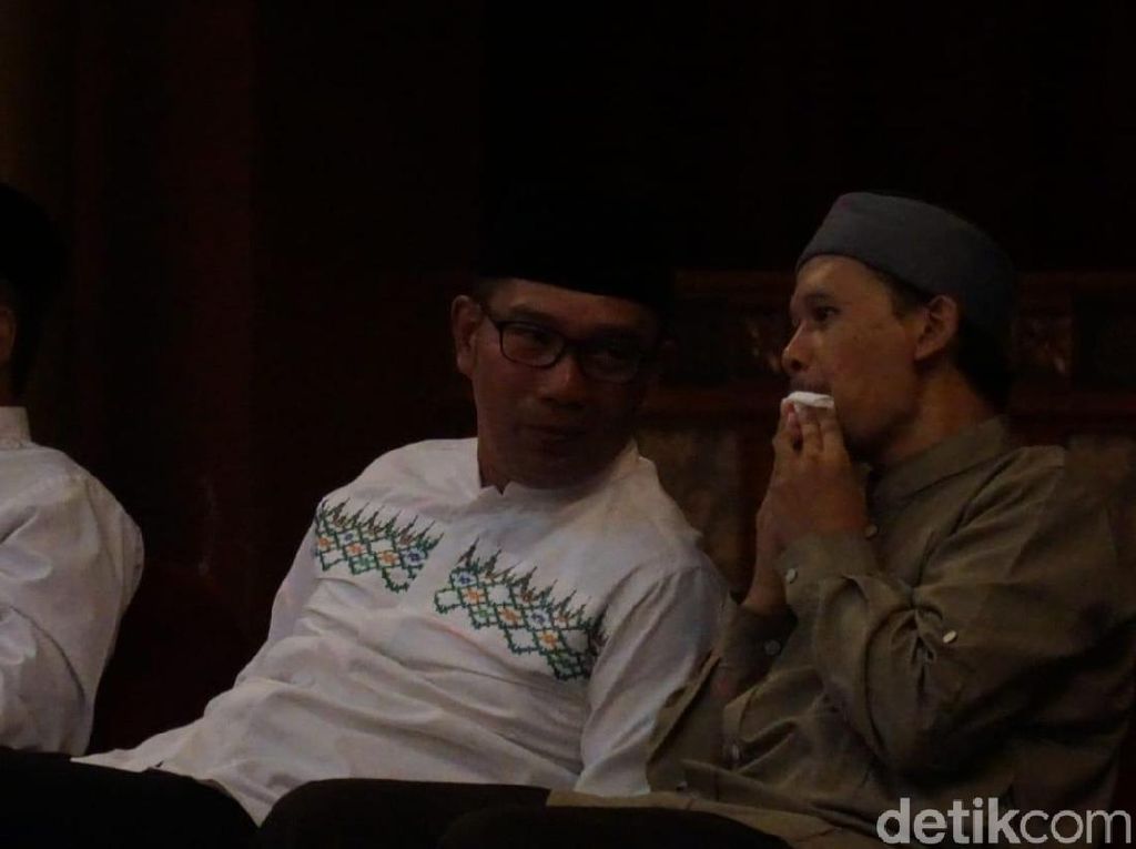 Kontroversi Masjid Al-Safar, Ridwan Kamil-Ustaz Rahmat Baequni Islah Kontroversi Masjid Al-Safar, Ridwan Kamil-Ustaz Rahmat Baequni Islah
