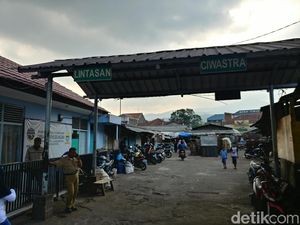Kios Terbakar, 54 Pedagang Direlokasi ke Terminal Ujungberung Kios Terbakar, 54 Pedagang Direlokasi ke Terminal Ujungberung