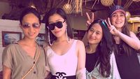 Gaya Chryseis Tan, Crazy Rich Asians yang Liburan Bareng Luna Maya di Bali