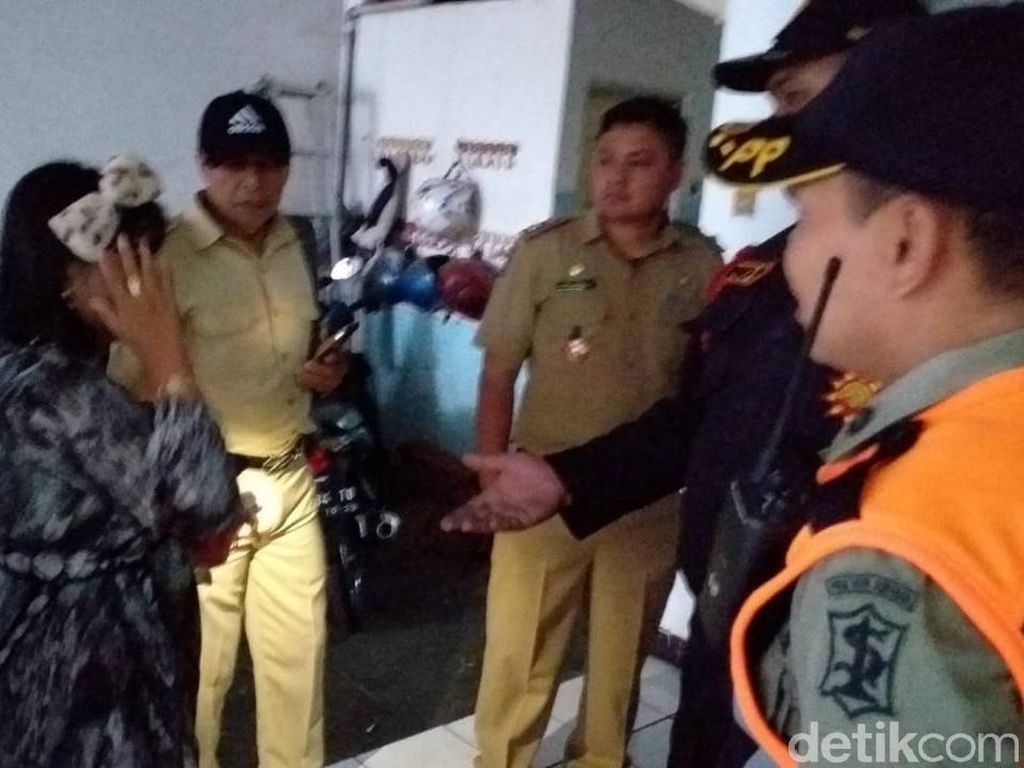 Transaksi Lewat Michat, Kos Harian di Surabaya Jadi Sarang Prostitusi Transaksi Lewat Michat, Kos Harian di Surabaya Jadi Sarang Prostitusi