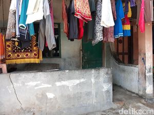 Diduga Terlibat Bom Pospol Kartasura, Warga Solo Ditangkap Densus 88 Diduga Terlibat Bom Pospol Kartasura, Warga Solo Ditangkap Densus 88