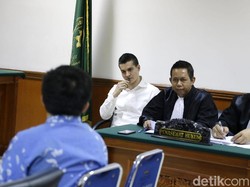 Dituntut 13 Tahun Penjara, Steve Emmanuel Takut Anaknya Putus Sekolah