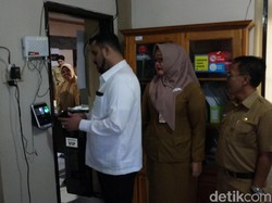 Hari Pertama Masuk Kerja, Wali Kota Probolinggo Sidak OPD