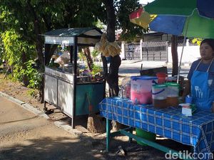 Usai Viral Videonya, Penjual Rujak Cingur Rp 60 Ribu Sempat Diteror dan Dirusak Lapaknya Usai Viral Videonya, Penjual Rujak Cingur Rp 60 Ribu Sempat Diteror dan Dirusak Lapaknya