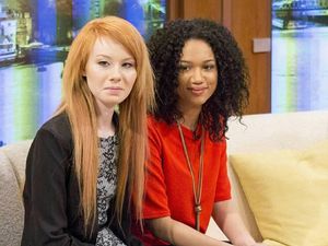 Foto Anak Kembar yang Bikin Kaget Karena Nggak Mirip & Beda Warna Kulit Foto Anak Kembar yang Bikin Kaget Karena Nggak Mirip & Beda Warna Kulit