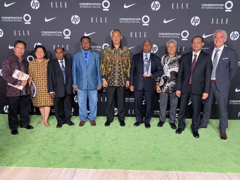 Gubernur Papua Barat Raih Penghargaan Lingkungan Internasional