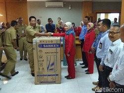 Datang Lebih Awal, Pegawai Perusahaan Daerah Magelang Dapat TV dan Kulkas