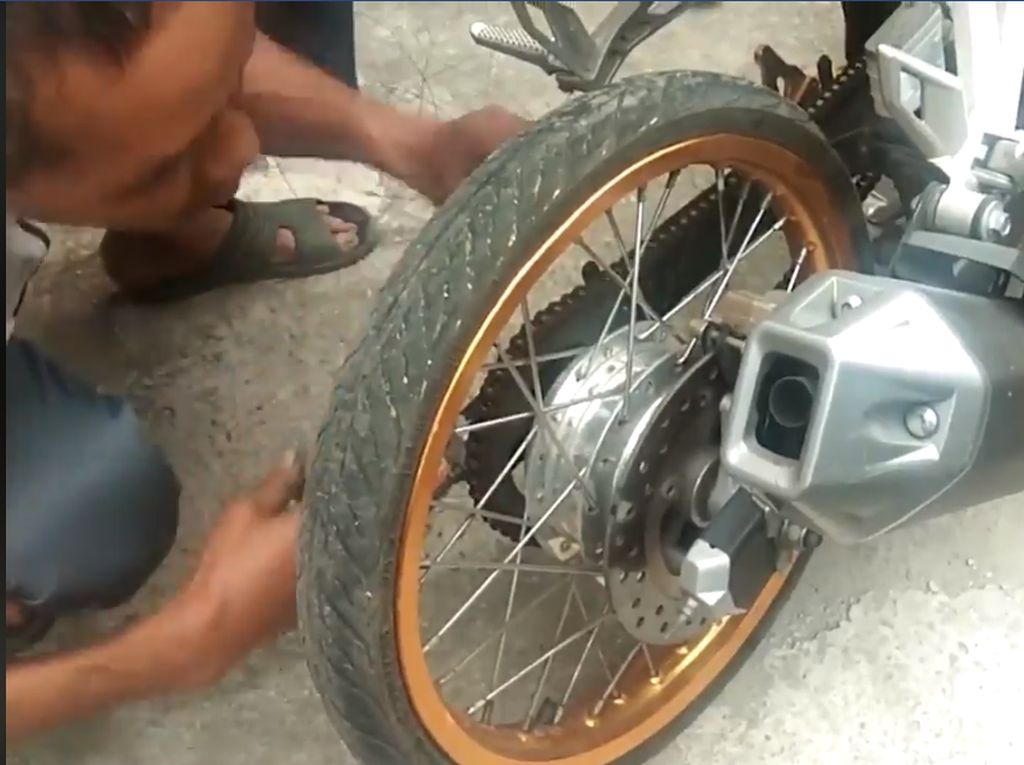 Alasan Mengapa Ban Cacing Tidak Aman untuk Motor Harian Alasan Mengapa Ban Cacing Tidak Aman untuk Motor Harian
