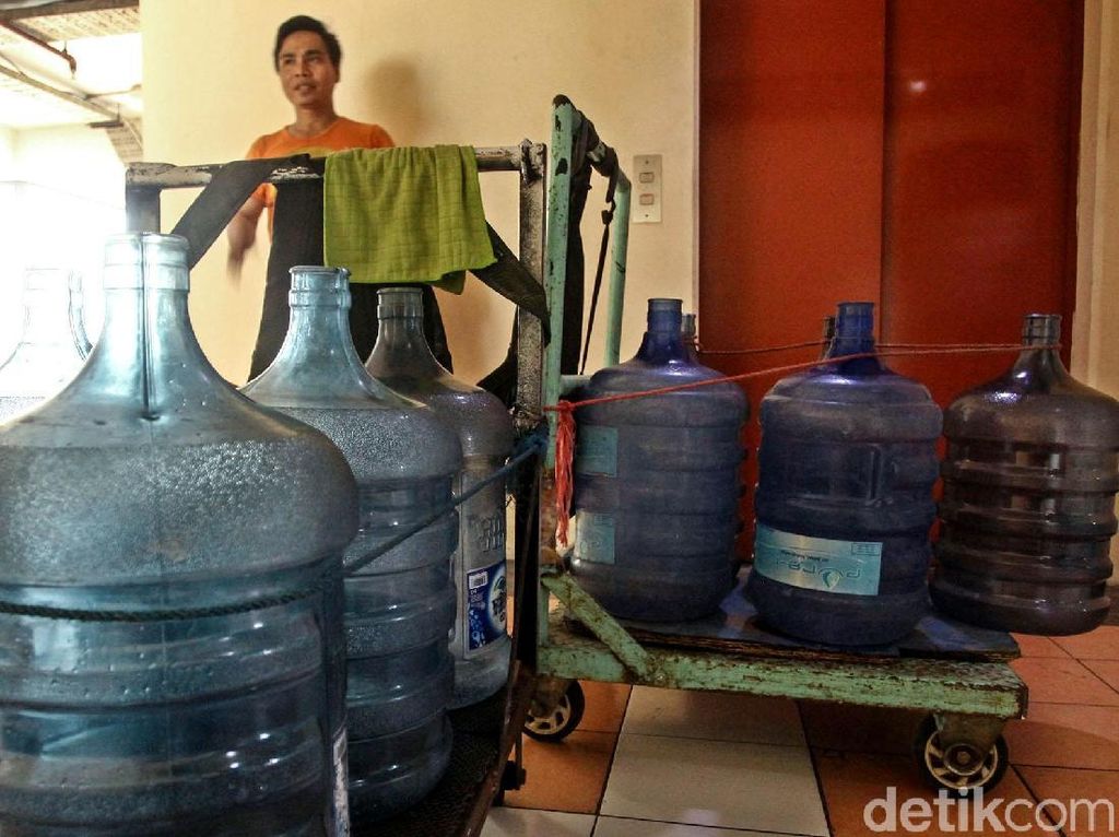 Walkot Sebut Air Minum Isi Ulang di Jaktim Banyak Belum Standar Higienis