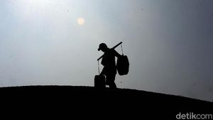 Kisah Para Penjual Air Bersih Keliling di Ujung Jakarta