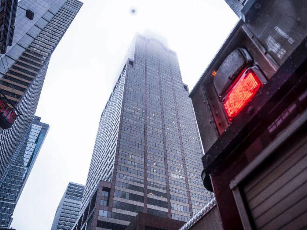 Pilot Helikopter yang Jatuh di New York Sempat Minta Kembali ke Landasan Pilot Helikopter yang Jatuh di New York Sempat Minta Kembali ke Landasan