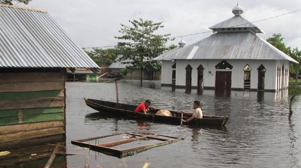 Ribuan Orang Mengungsi Ekses Banjir Sulawesi dan Kalimantan