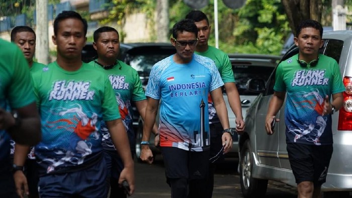 Sandiaga Uno berolahraga bersama komunitasnya (Farih Maulana Sidik/detikcom). Sandiaga Uno berolahraga bersama komunitasnya (Farih Maulana Sidik/detikcom).