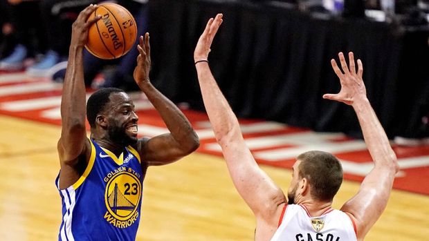 Golden State Warriors memperkecil kedudukan menjadi 2-3.