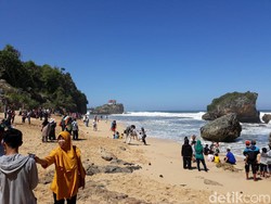 Perfect Match! Pantai Indah dengan Taman Cantik di Gunungkidul