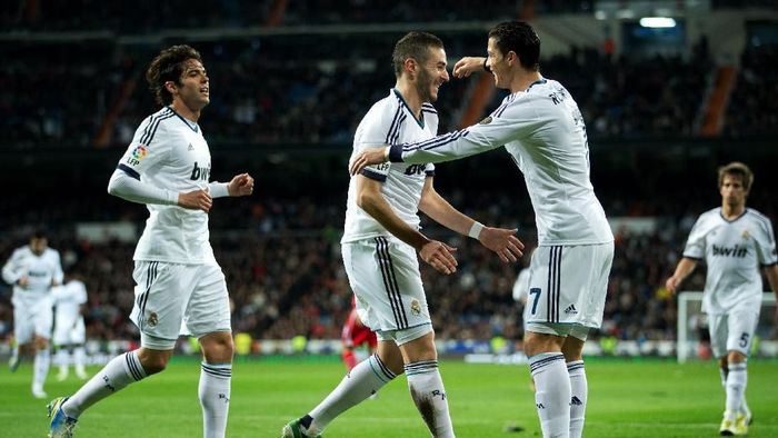 Kaka, Cristiano Ronaldo, dan Karim Benzema dibeli Real Madrid pada musim panas 2009 (Jasper Juinen/Getty Images) Kaka, Cristiano Ronaldo, dan Karim Benzema dibeli Real Madrid pada musim panas 2009 (Jasper Juinen/Getty Images)