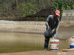 Harga Air Mahal, Warga Wonogiri Pilih Tempuh Belasan Kilometer ke Telaga