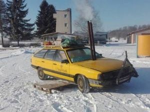 Ketika Mobil Tua Dimodifikasi Jadi Sauna Berjalan yang Menyehatkan