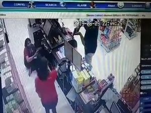 Perampok Bersenpi Bobol Minimarket di Bali