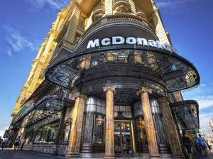 Bos McDonalds Dipecat karena Hubungan Gelap dengan Anak Buah