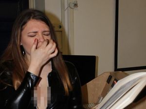 Mahasiswi Ini Jual Video Bersin Hingga Mengupil untuk Biaya Kuliah Mahasiswi Ini Jual Video Bersin Hingga Mengupil untuk Biaya Kuliah