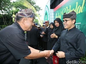 Halal Bihalal, Bupati Anas Ajak Doakan Soekarno dan KH Wahab Chasbullah Halal Bihalal, Bupati Anas Ajak Doakan Soekarno dan KH Wahab Chasbullah
