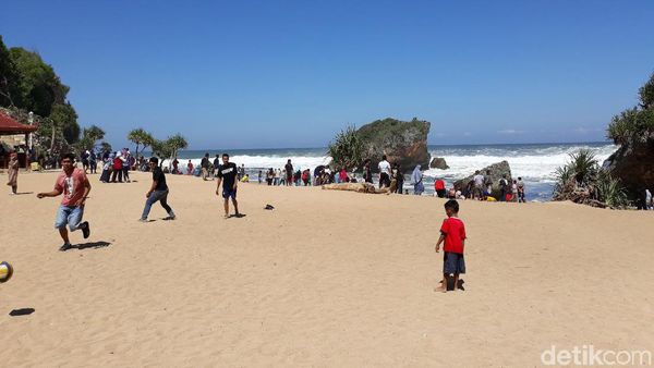Foto: Pantai dengan Taman Cantik di Gunungkidul
