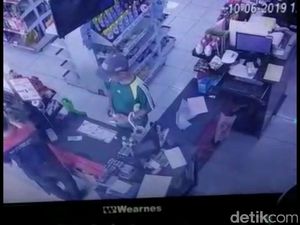 Terekam CCTV, Pria Bertopi Curi Uang Jutaan di Minimarket Bekasi