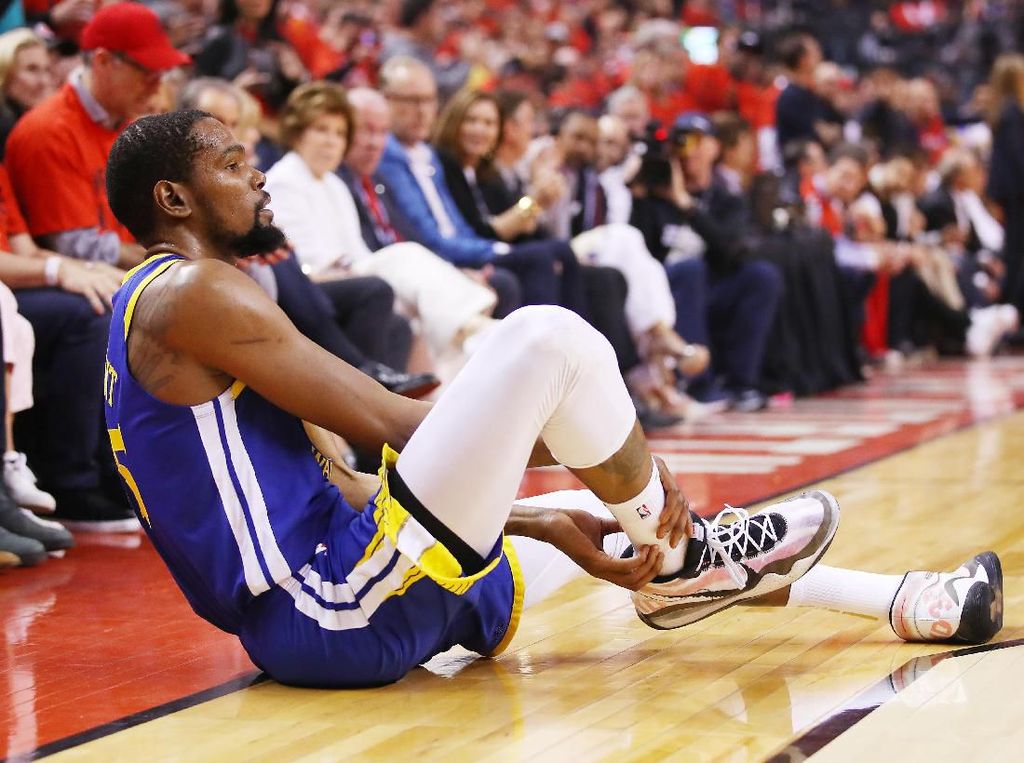 Cuma Comeback 12 Menit, Durant Mesti Menepi Lagi karena Cedera Achilles Cuma Comeback 12 Menit, Durant Mesti Menepi Lagi karena Cedera Achilles