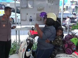 Polisi Ingatkan Pemudik Motor yang Lebihi Muatan di Pelabuhan Ketapang