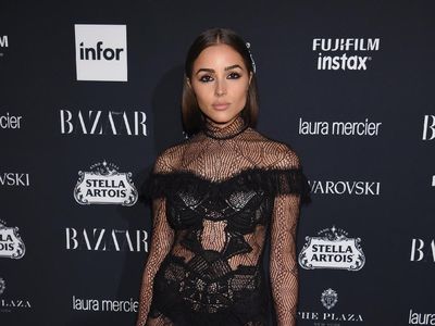 Pesona Olivia Culpo, Miss Universe yang Jadi Perempuan Terseksi 2019