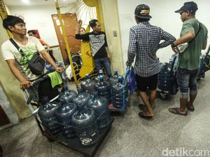 Pengusaha Depot Isi Ulang Ketar-ketir Aturan Label BPA di Galon Isi Ulang Pengusaha Depot Isi Ulang Ketar-ketir Aturan Label BPA di Galon Isi Ulang