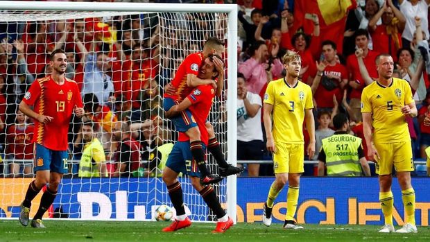 Spanyol (merah) kini berada di puncak klasemen Grup F dengan 12 poin dari empat pertandingan.