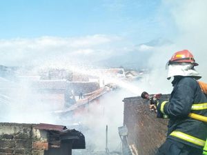 Dipicu Ledakan di Dapur, 4 Rumah Warga Garut Hangus Terbakar