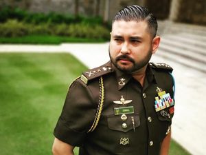 Gaya Mewah Pangeran Malaysia, Dikritik Sebut Bajunya Hanya untuk Bangsawan