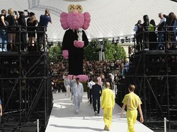 Segera Hadir Parfum Dior x Kaws, Intip Botolnya yang Unik