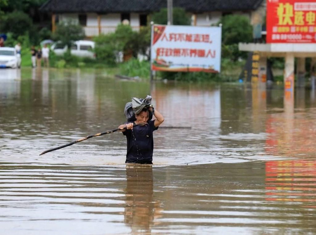 19 Orang Tewas Akibat Banjir Parah di China