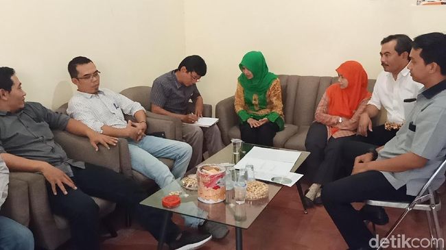 Temukan Dugaan Pelanggaran Pemilu, Pria Ini Lapor ke Bawaslu Kediri Temukan Dugaan Pelanggaran Pemilu, Pria Ini Lapor ke Bawaslu Kediri