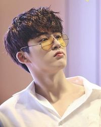B.I iKON